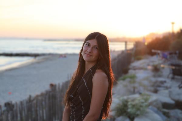 Elina au couché de soleil